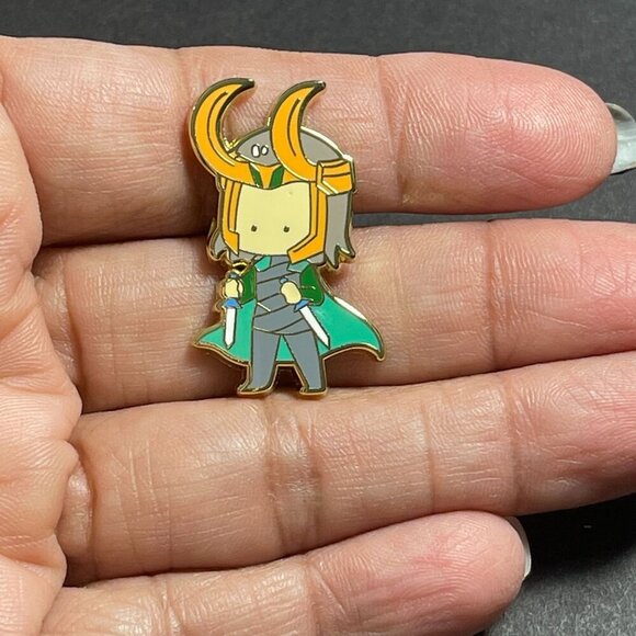Loki Villain Lapel Pin Avengers Crown Thor Brooch Pin Accessories Jewelry Badge - Picture 5 of 9